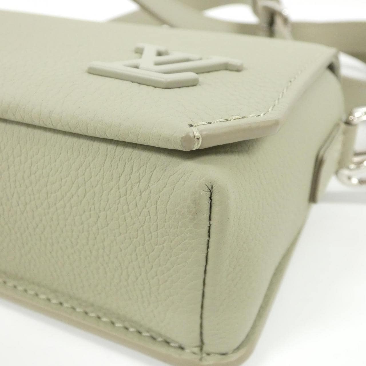 Louis_Vuitton_LV_Aerogram_Fastline_Wearable_Wallet_M82281_Shoulder_Bag_3