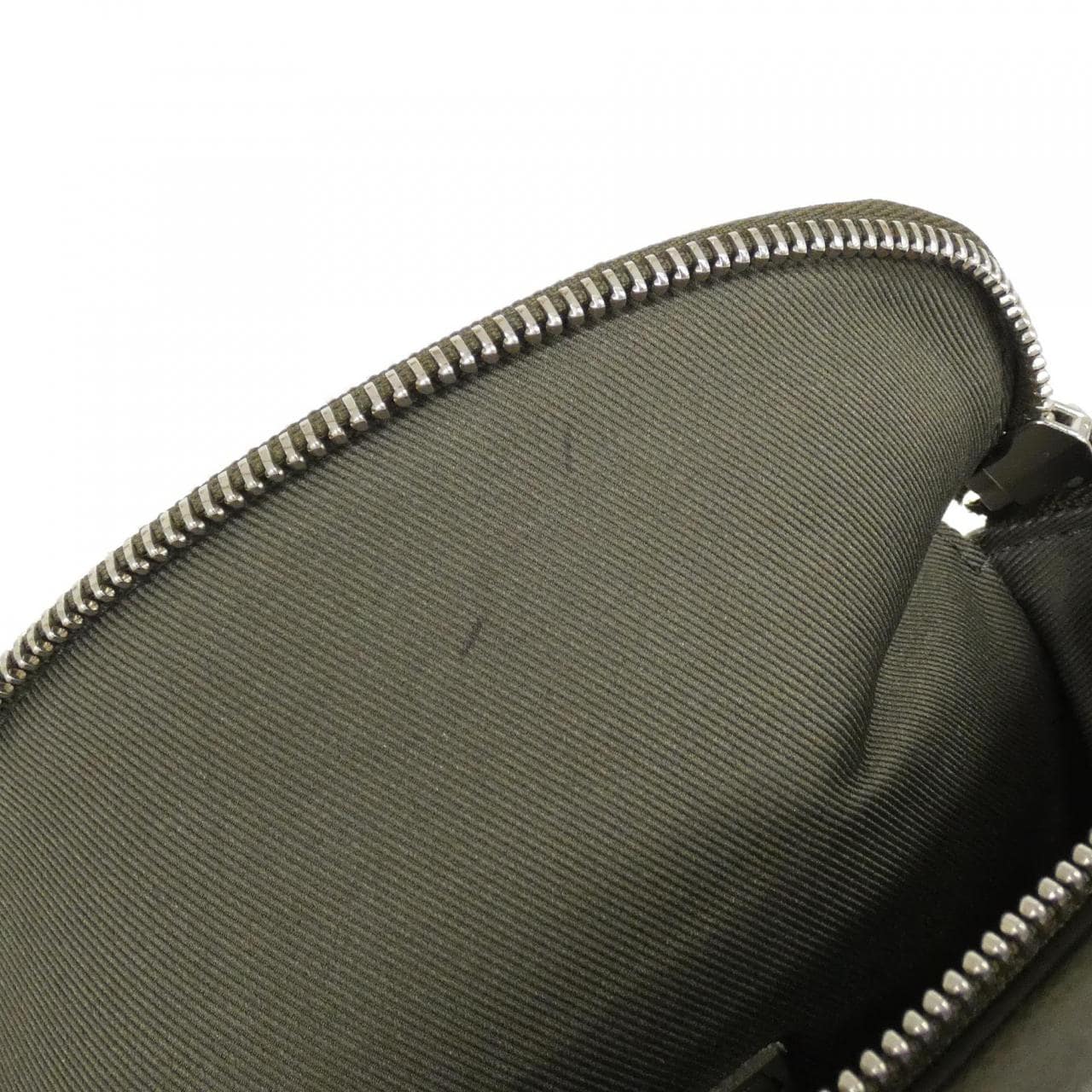 Louis_Vuitton_LV_Aerogram_Pilot_Wearable_Wallet_M83560_Shoulder_Bag_10