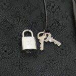Louis_Vuitton_Mahina_Selene_MM_M94314_Shoulder_Bag_4