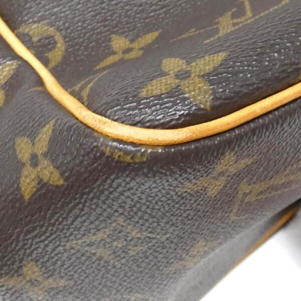 Louis_Vuitton_Monogram_Batignolles_M51156_Bag_1