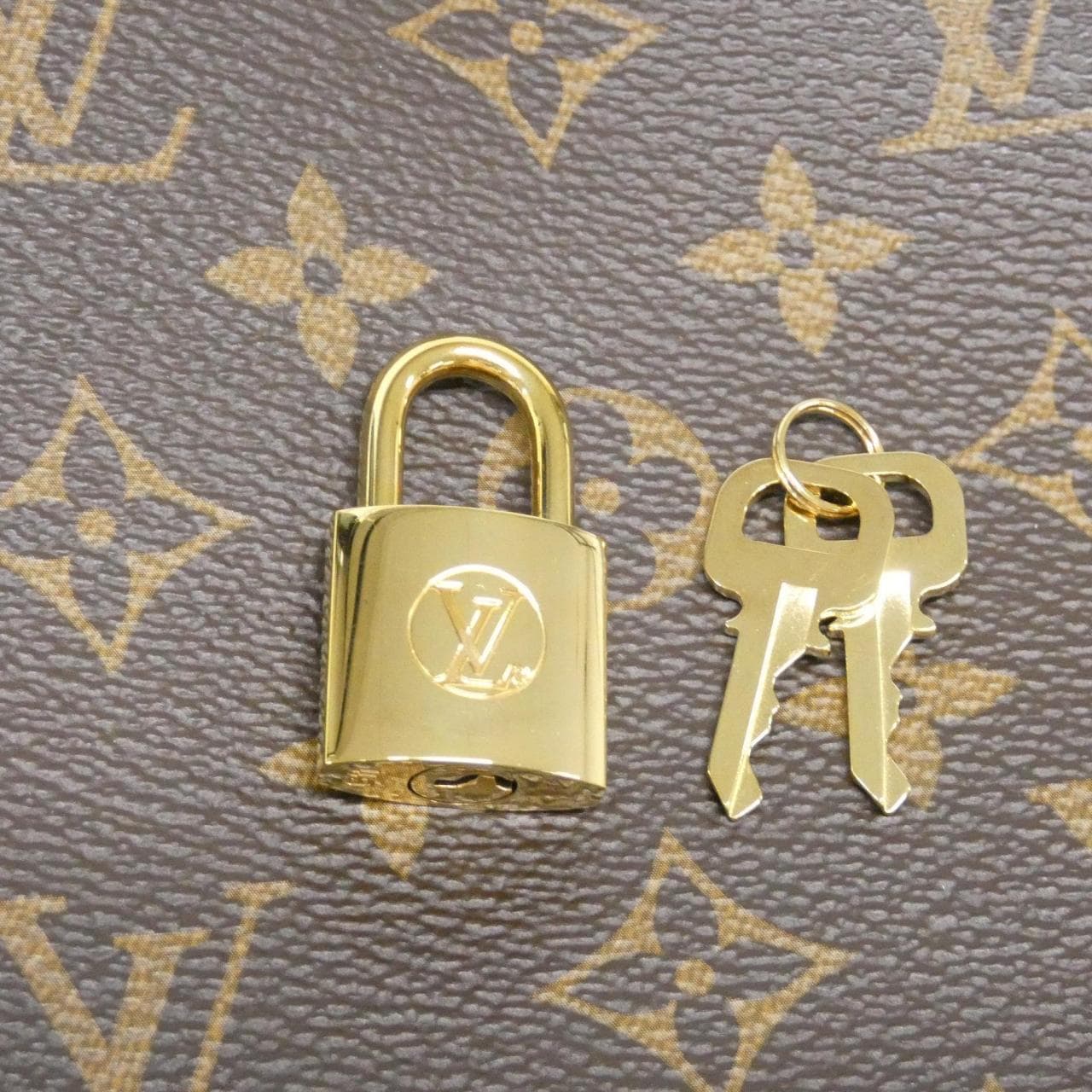 Louis_Vuitton_Monogram_Boite_Chapeau_Souple_MM_M45647_Shoulder_Bag_4