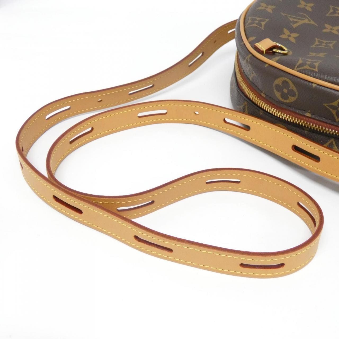 Louis_Vuitton_Monogram_Boite_Chapeau_Souple_MM_M45647_Shoulder_Bag_5