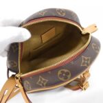 Louis_Vuitton_Monogram_Boite_Chapeau_Souple_MM_M45647_Shoulder_Bag_6
