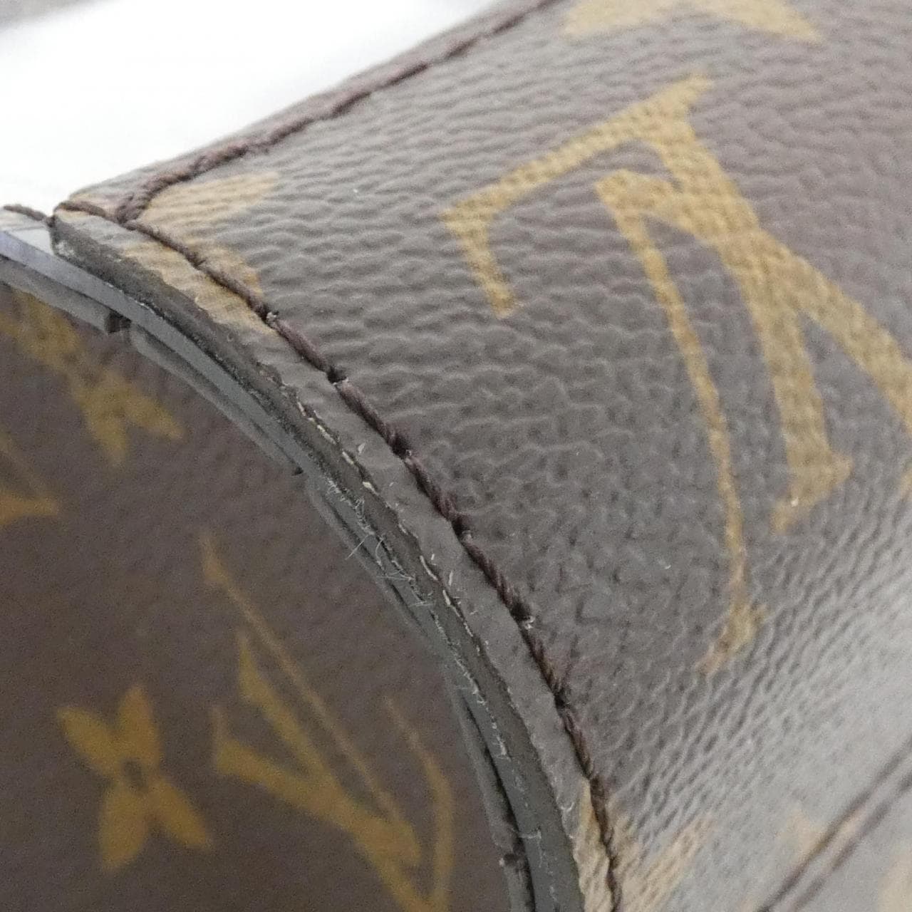 Louis_Vuitton_Monogram_Chess_Stand_Pouch_M81588_Accessory_Pouch_3