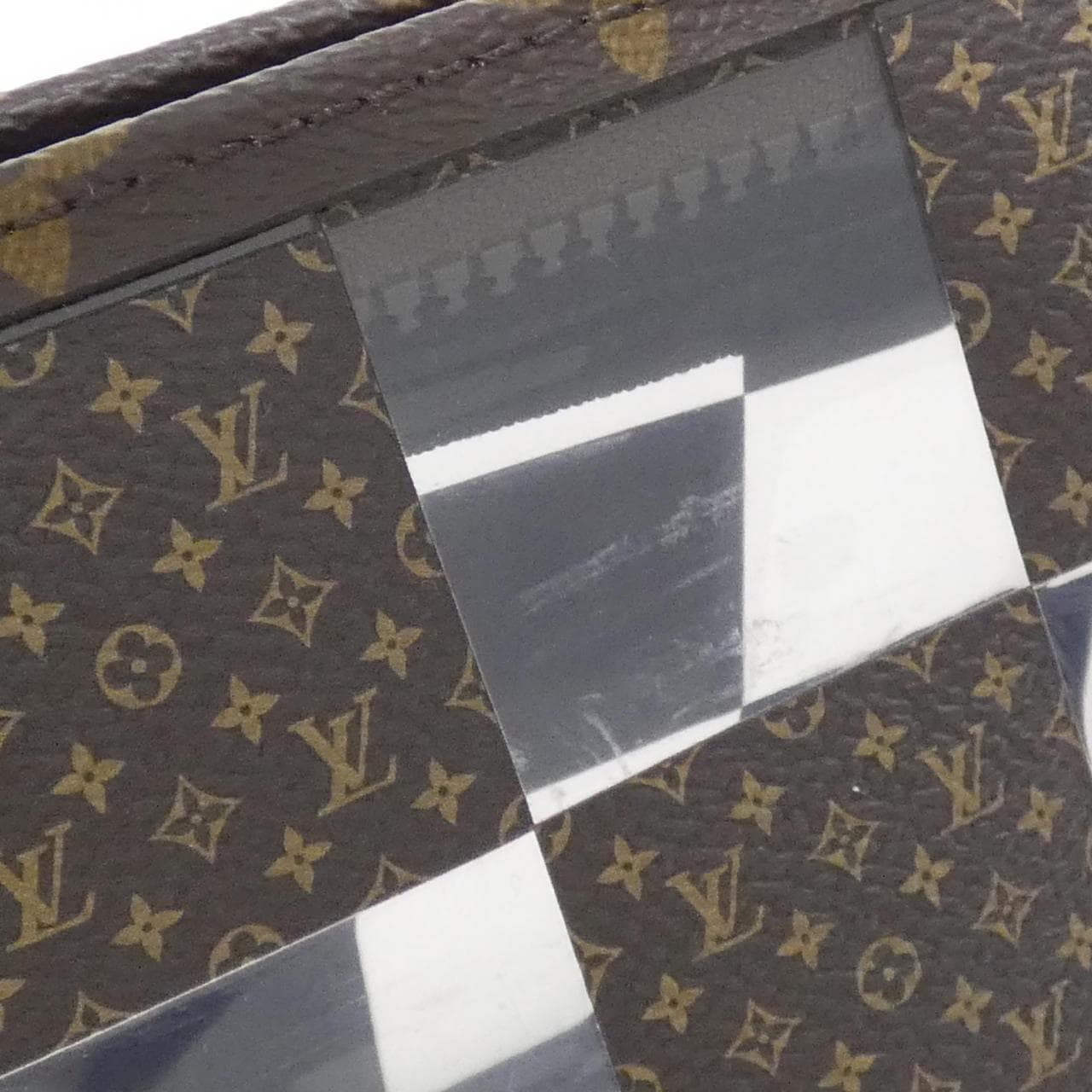 Louis_Vuitton_Monogram_Chess_Stand_Pouch_M81588_Accessory_Pouch_4