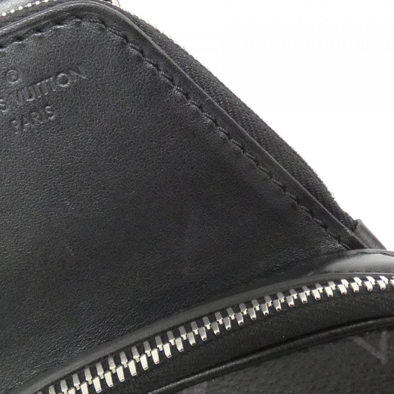 Louis_Vuitton_Monogram_Eclipse_Avenue_Sling_Bag_PM_M47137_肩背袋_3