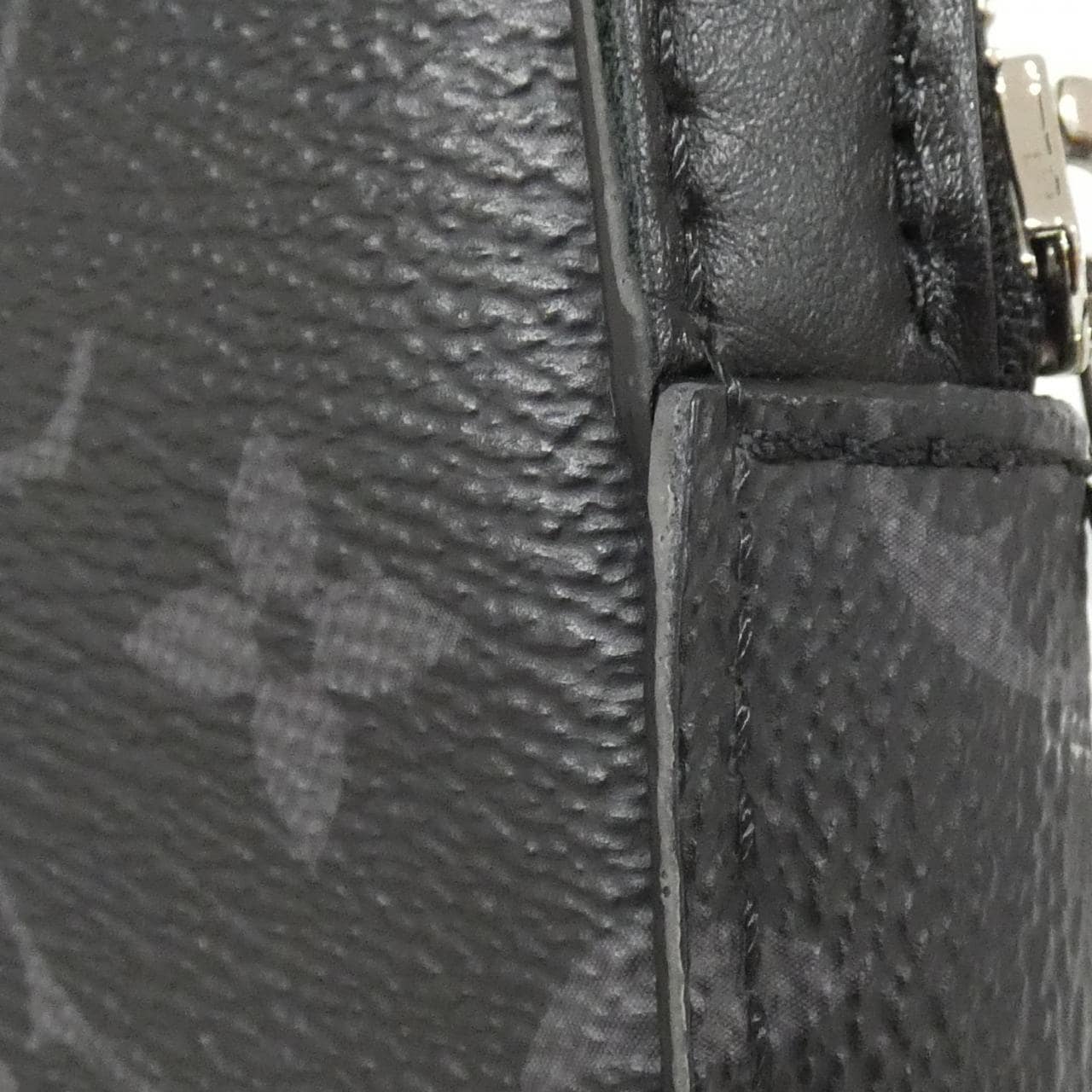 Louis_Vuitton_Monogram_Eclipse_Avenue_Sling_Bag_PM_M47137_肩背袋_5