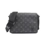 Louis_Vuitton_Monogram_Eclipse_District_PM_M46255_肩背袋_0