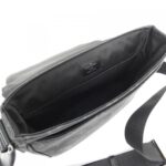 Louis_Vuitton_Monogram_Eclipse_District_PM_M46255_肩背袋_4