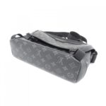 Louis_Vuitton_Monogram_Eclipse_Messenger_Voyage_PM_M12517_肩背袋_2