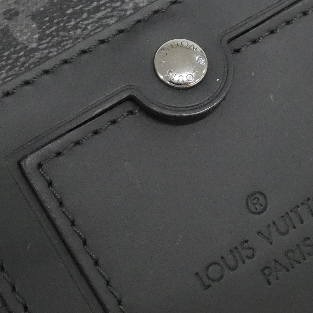 Louis_Vuitton_Monogram_Eclipse_Messenger_Voyage_PM_M40511_Shoulder_Bag_4