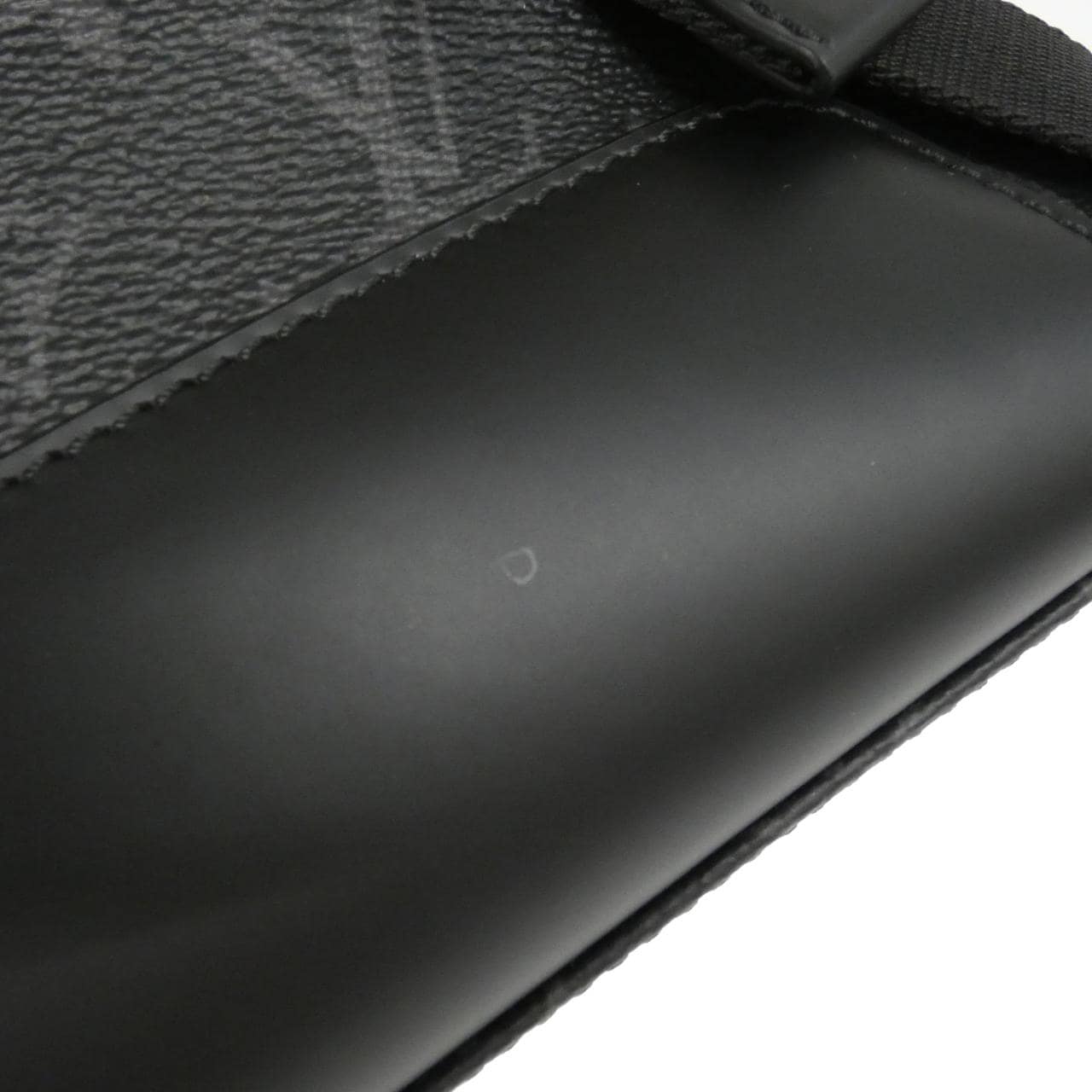 Louis_Vuitton_Monogram_Eclipse_Messenger_Voyage_PM_M40511_Shoulder_Bag_5