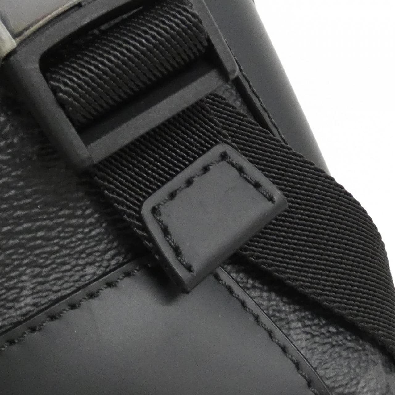 Louis_Vuitton_Monogram_Eclipse_Messenger_Voyage_PM_M40511_Shoulder_Bag_8