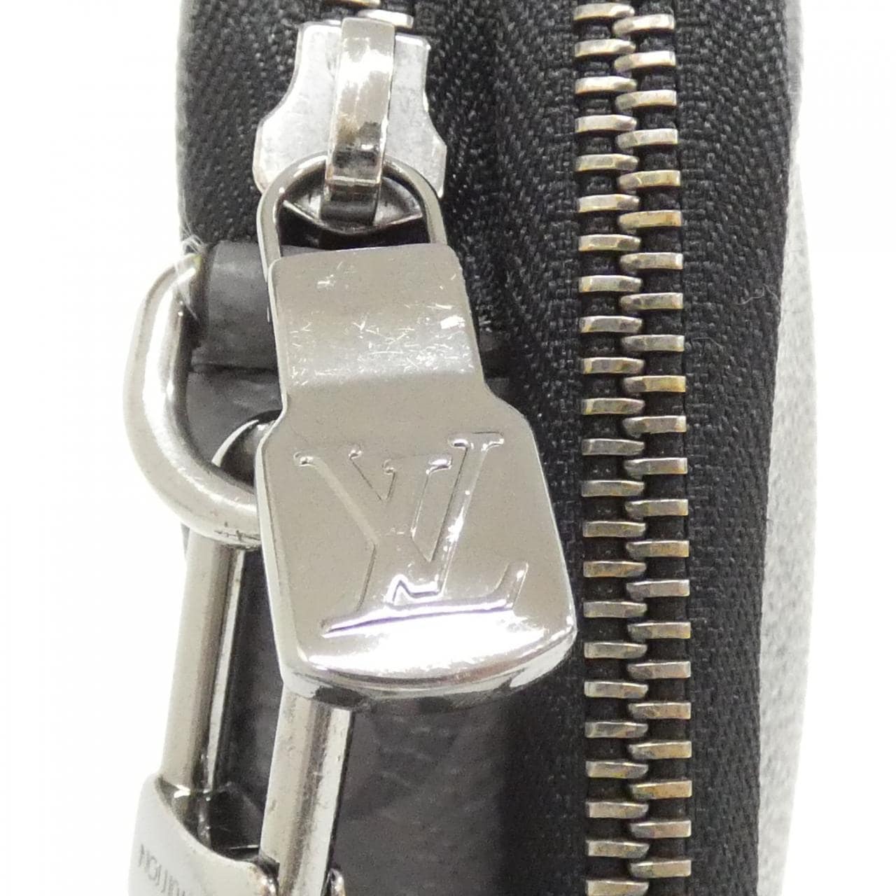 Louis_Vuitton_Monogram_Eclipse_Reverse_Double_Phone_Pouch_Shoulder_Bag_M69534_5