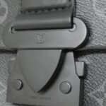 Louis_Vuitton_Monogram_Eclipse_Sac_Plat_Messenger_M46794_肩背袋_3