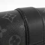 Louis_Vuitton_Monogram_Eclipse_Sac_Plat_Messenger_M46794_肩背袋_6