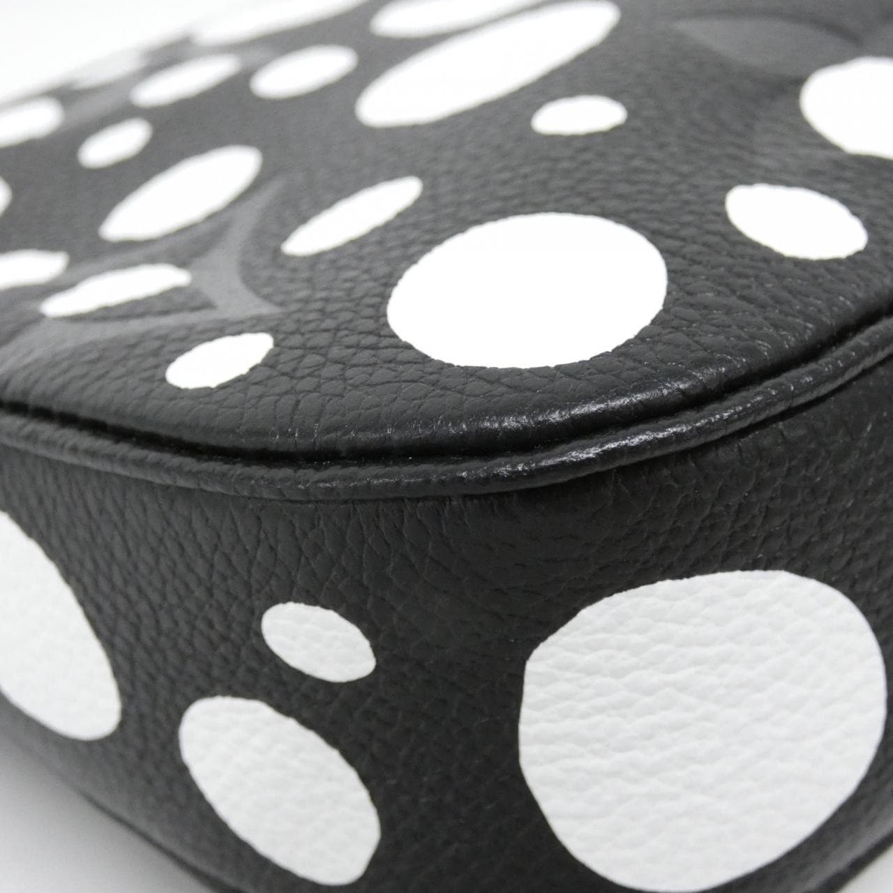 Louis_Vuitton_Monogram_Empreinte_LV_x_YK_Multi_Pochette_Accessoires_M46410_Shoulder_Bag_3