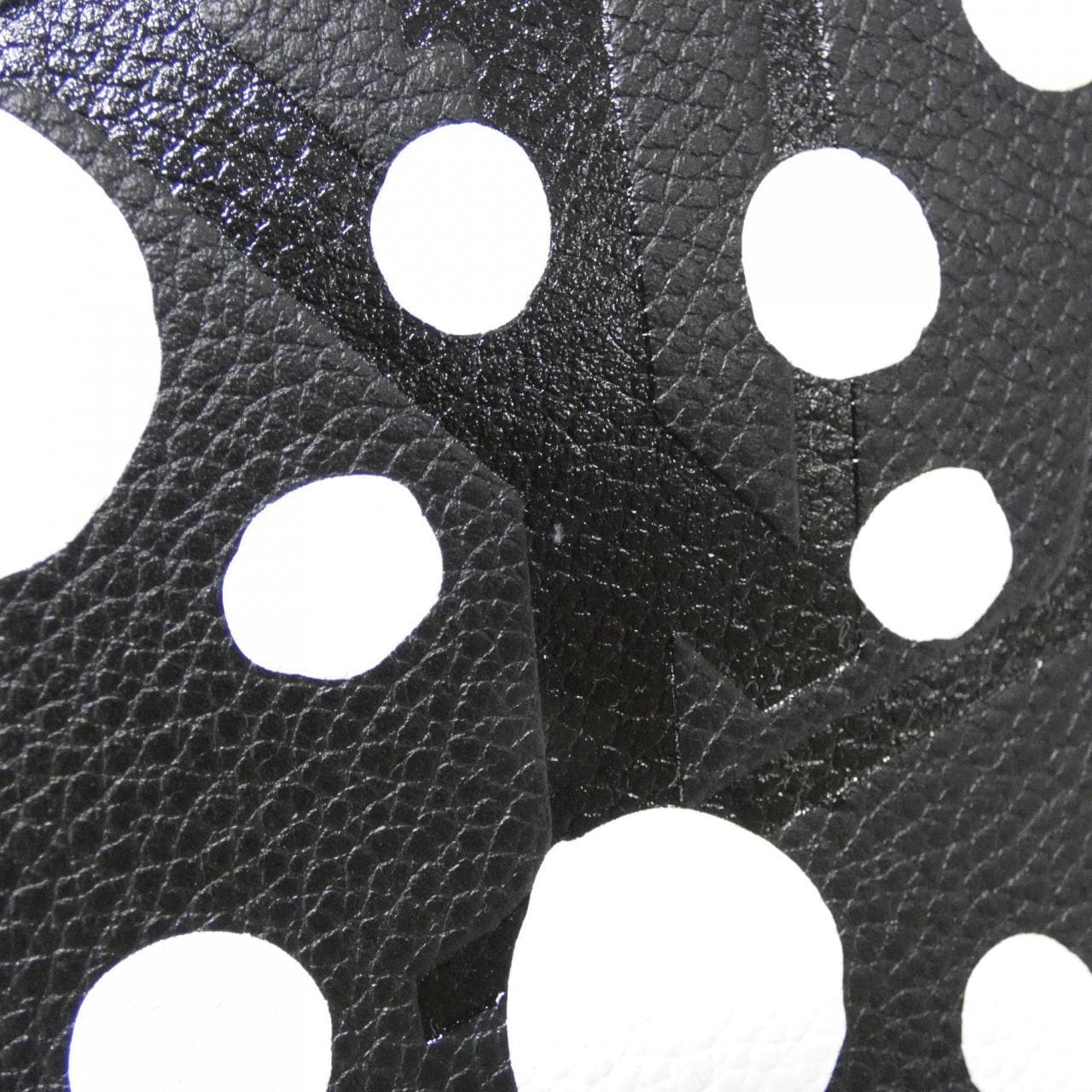 Louis_Vuitton_Monogram_Empreinte_LV_x_YK_Multi_Pochette_Accessoires_M46410_Shoulder_Bag_4