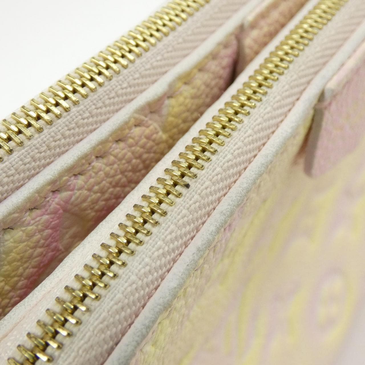 Louis_Vuitton_Monogram_Empreinte_Summer_Stardust_Multi_Pochette_Accessoires_M46093_Shoulder_Bag_4