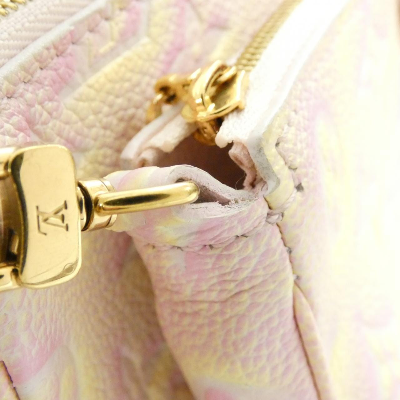 Louis_Vuitton_Monogram_Empreinte_Summer_Stardust_Multi_Pochette_Accessoires_M46093_Shoulder_Bag_5