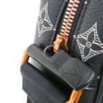 Louis_Vuitton_Monogram_Encre_Upside_Down_Danube_M43678_肩背袋_3