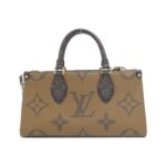 Louis_Vuitton_Monogram_Giant_OnTheGo_EW_M46653_Bag_1