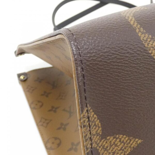 Louis_Vuitton_Monogram_Giant_OnTheGo_GM_M44576_Bag_3