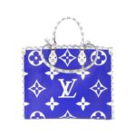 Louis_Vuitton_Monogram_Giant_OnTheGo_GM_M44720_Bag_2