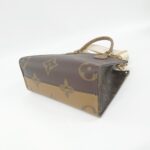 Louis_Vuitton_Monogram_Giant_OnTheGo_PM_M46373_Bag_3