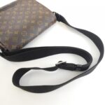 Louis_Vuitton_Monogram_Macassar_District_PM_M40935_肩背袋_4