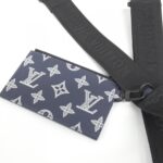 Louis_Vuitton_Monogram_Shadow_Gaston_Wearable_Wallet_M83384_肩背袋_2