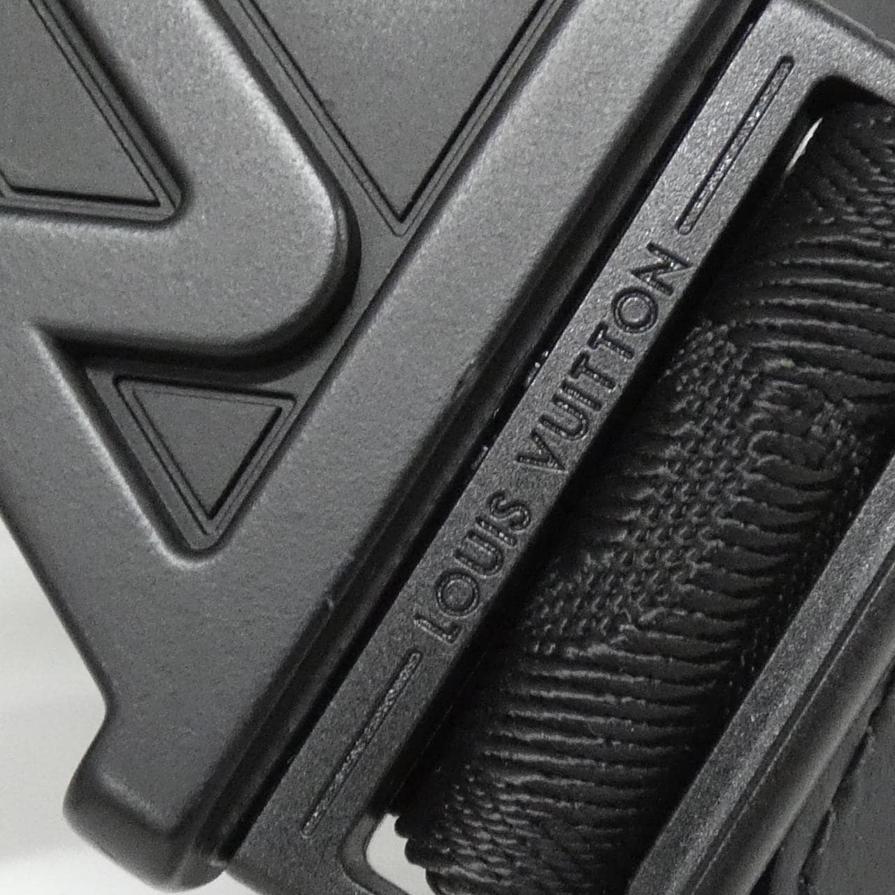 Louis_Vuitton_Monogram_Storm_LV_Ski_Hammock_Bag_M23790_肩背袋_7