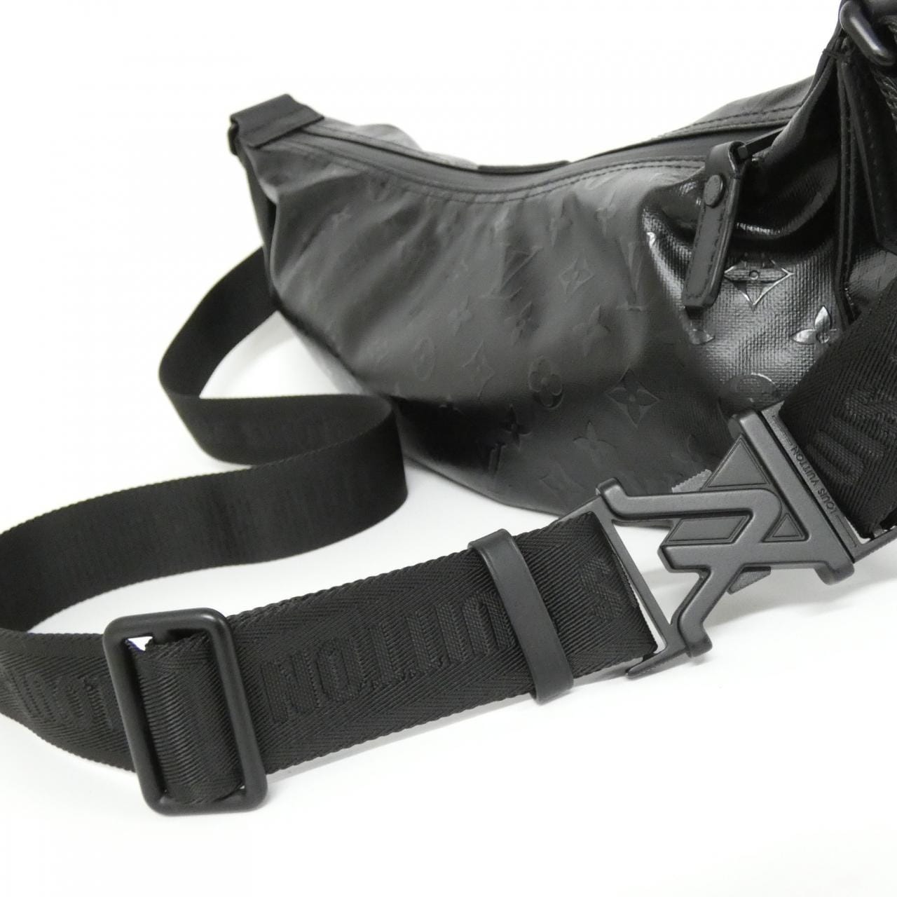 Louis_Vuitton_Monogram_Storm_LV_Ski_Hammock_Bag_M23790_肩背袋_8