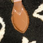 Louis_Vuitton_Monogram_Teddy_OnTheGo_GM_M55420_Bag_4