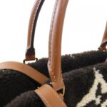 Louis_Vuitton_Monogram_Teddy_OnTheGo_GM_M55420_Bag_6