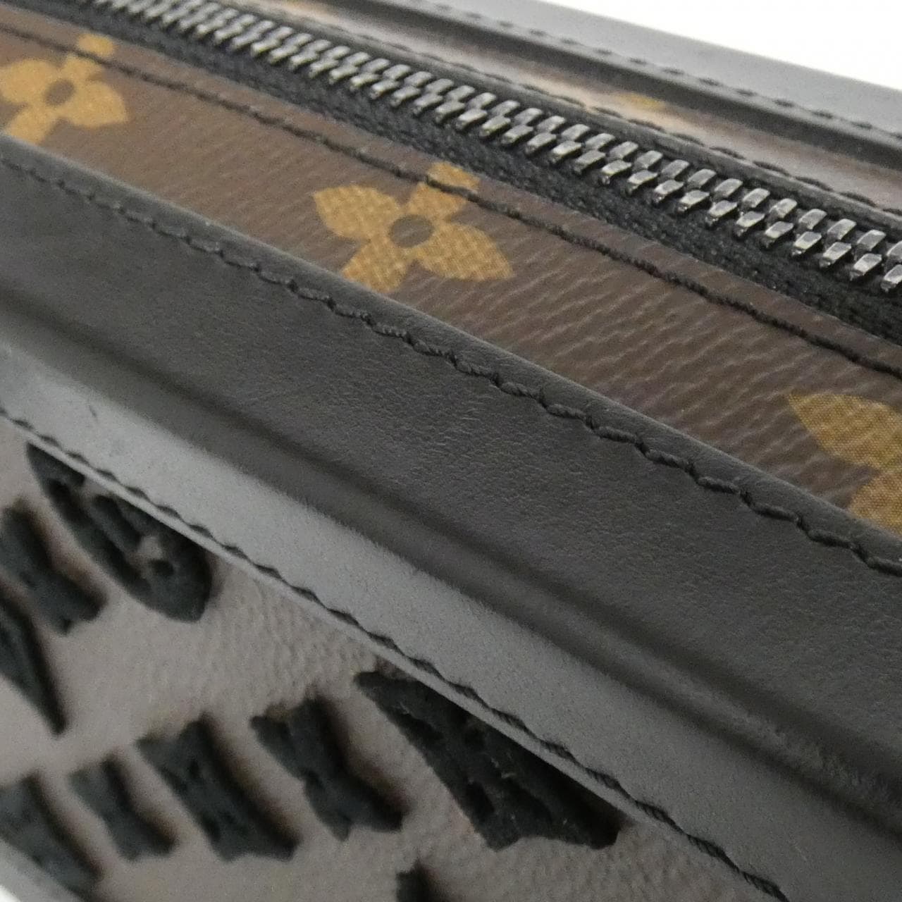 Louis_Vuitton_Monogram_Tuffetage_Vertical_Soft_Trunk_M45044_Shoulder_Bag_3