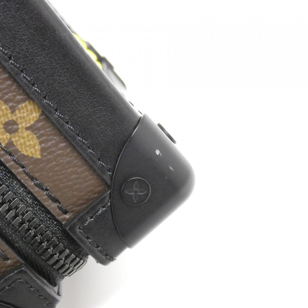 Louis_Vuitton_Monogram_Tuffetage_Vertical_Soft_Trunk_M45079_Shoulder_Bag_3