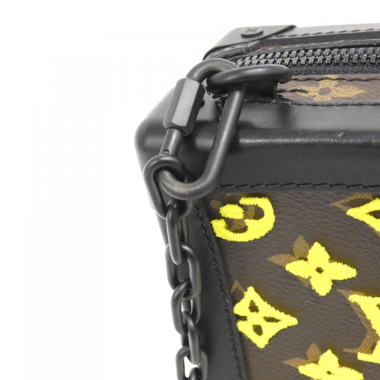 Louis_Vuitton_Monogram_Tuffetage_Vertical_Soft_Trunk_M45079_Shoulder_Bag_5