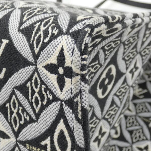 Louis_Vuitton_SINCE1854_OnTheGo_GM_M57207_Bag_2