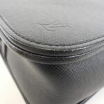 Louis_Vuitton_Taiga_Andre_M32482_Shoulder_Bag_2