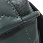 Louis_Vuitton_Taiga_Dersou_M30164_肩背袋_4