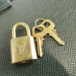 Louis_Vuitton_Taiga_Elanga_M30104_Boston_Bag_3