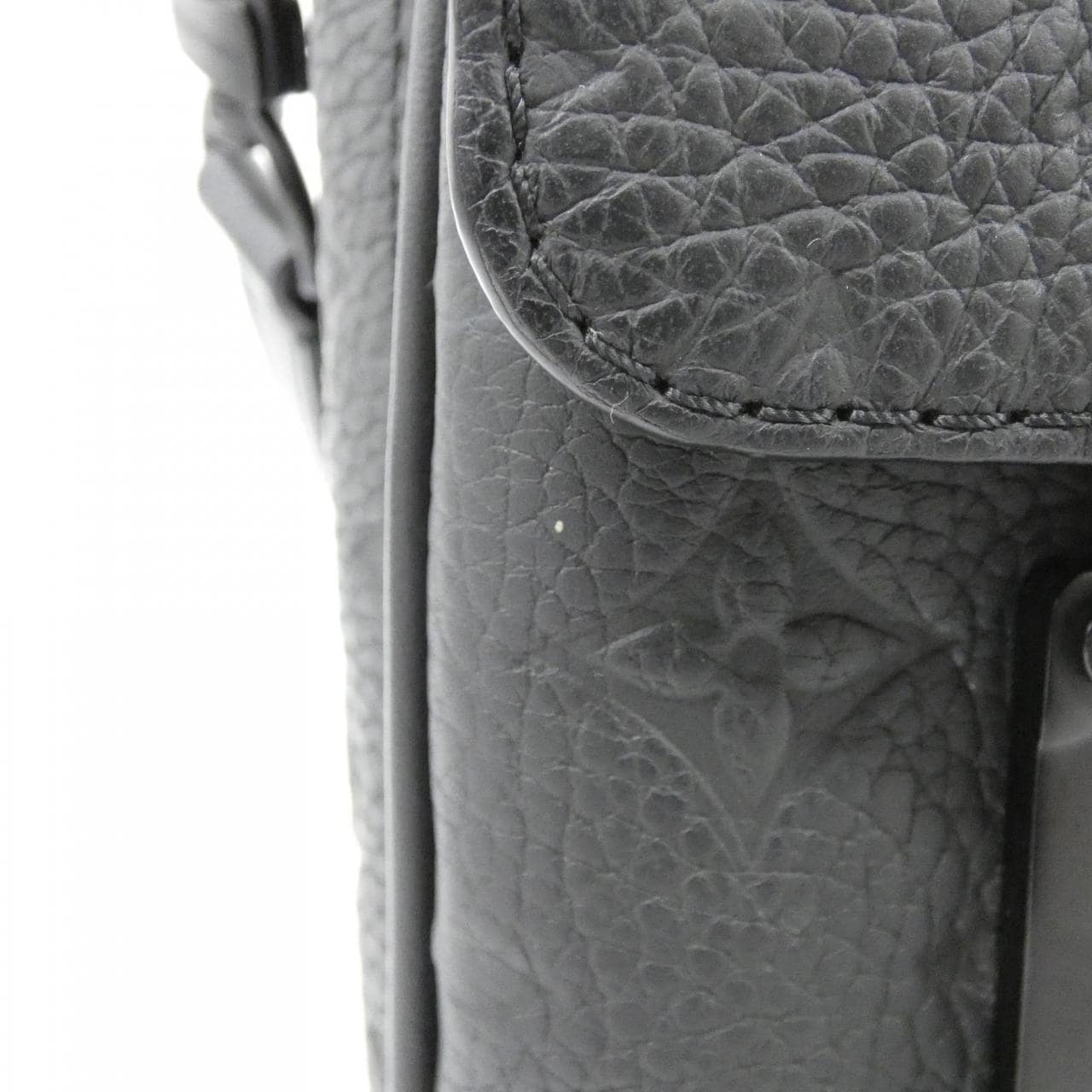 Louis_Vuitton_Triana_Monogram_S-Lock_Vertical_Wearable_Wallet_M81524_Shoulder_Bag_4