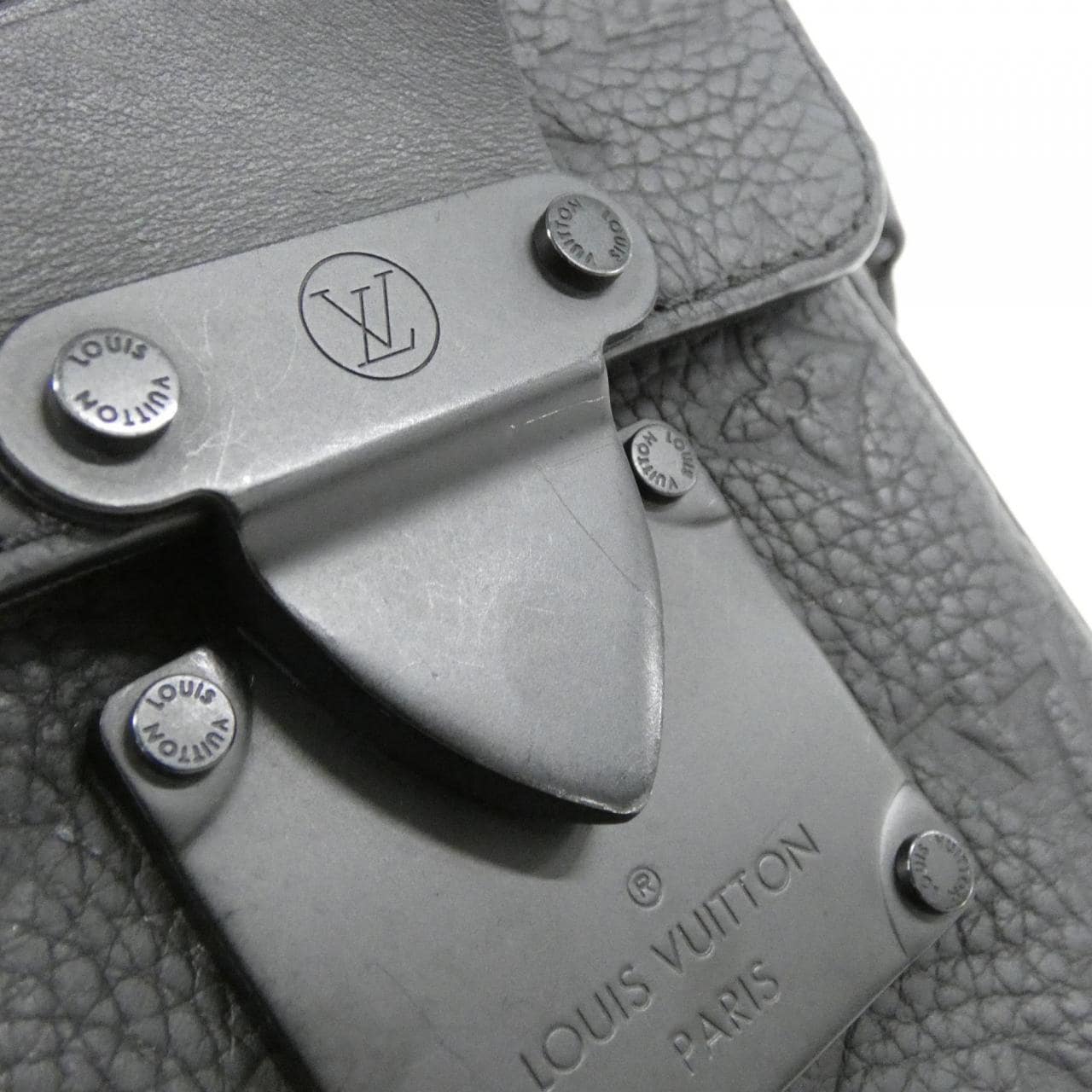 Louis_Vuitton_Triana_Monogram_S-Lock_Vertical_Wearable_Wallet_M81524_Shoulder_Bag_5