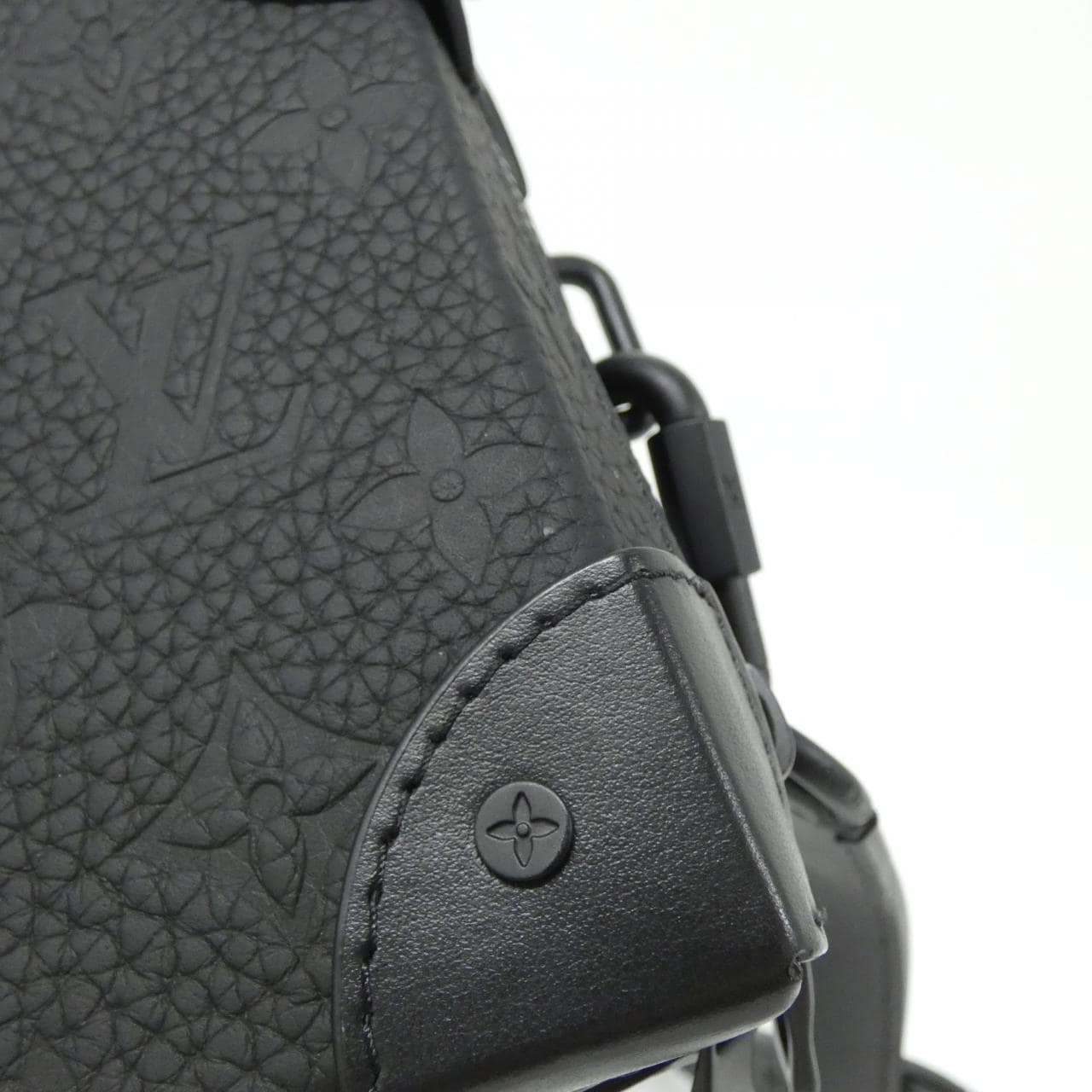 Louis_Vuitton_Triana_Monogram_Soft_Trunk_Wallet_M80224_Shoulder_Bag_3